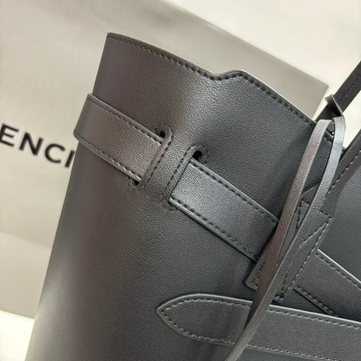 スーパーコピー バレンシアガ キーホルダー