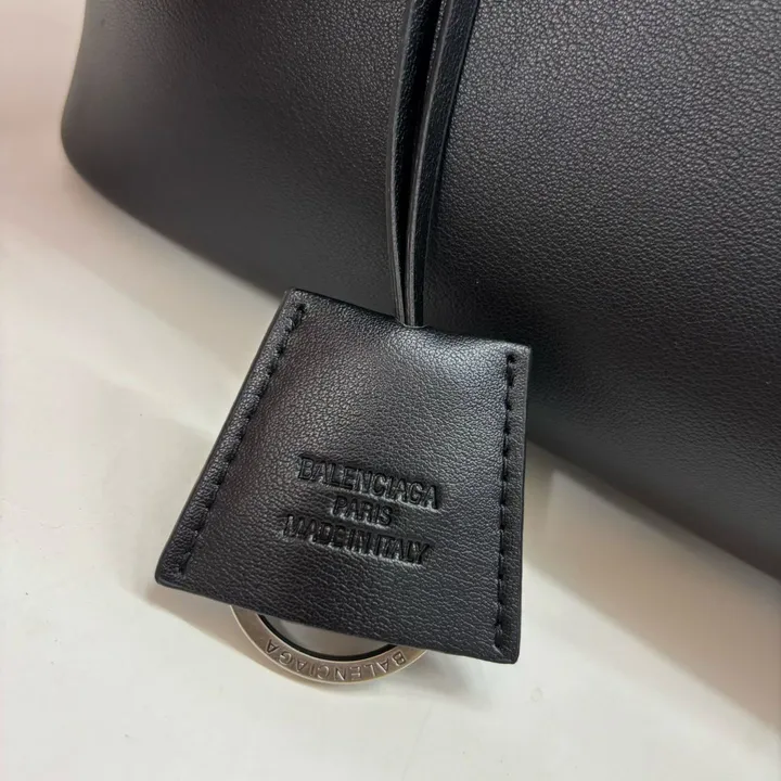 スーパーコピー バレンシアガ キーホルダー