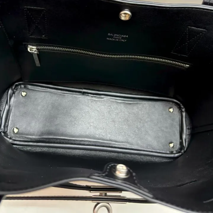 スーパーコピー バレンシアガ キーホルダー