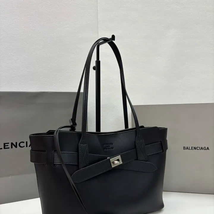 スーパーコピー バレンシアガ キーホルダー