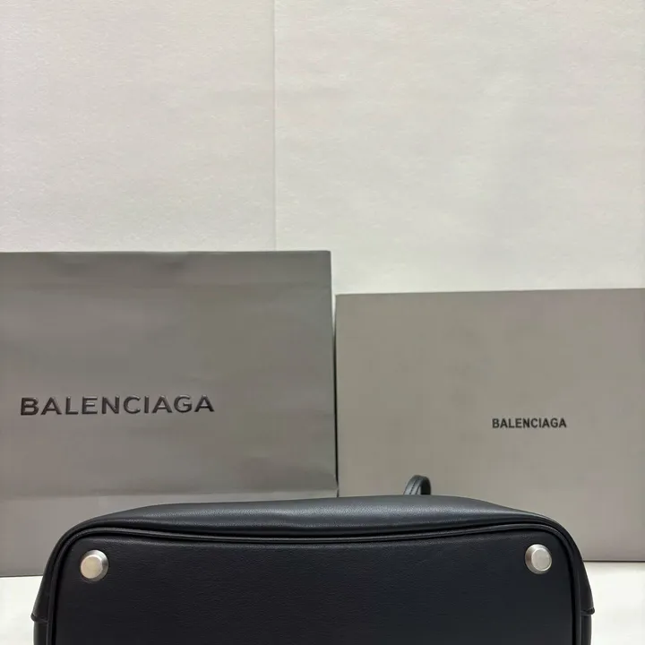 スーパーコピー バレンシアガ キーホルダー