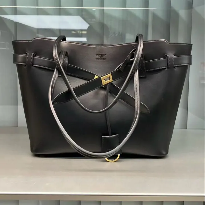 スーパーコピー バレンシアガ キーホルダー