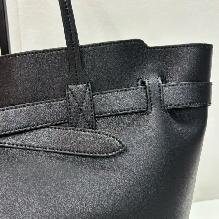 スーパーコピー バレンシアガ キーホルダー