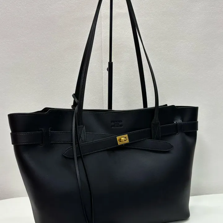 スーパーコピー バレンシアガ キーホルダー