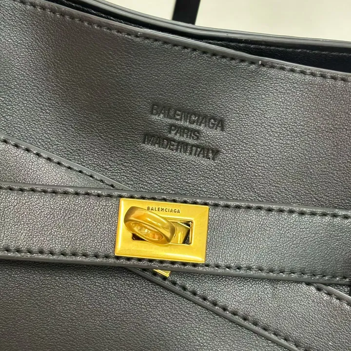 スーパーコピー バレンシアガ キーホルダー