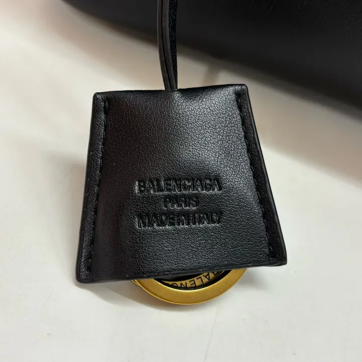 スーパーコピー バレンシアガ キーホルダー