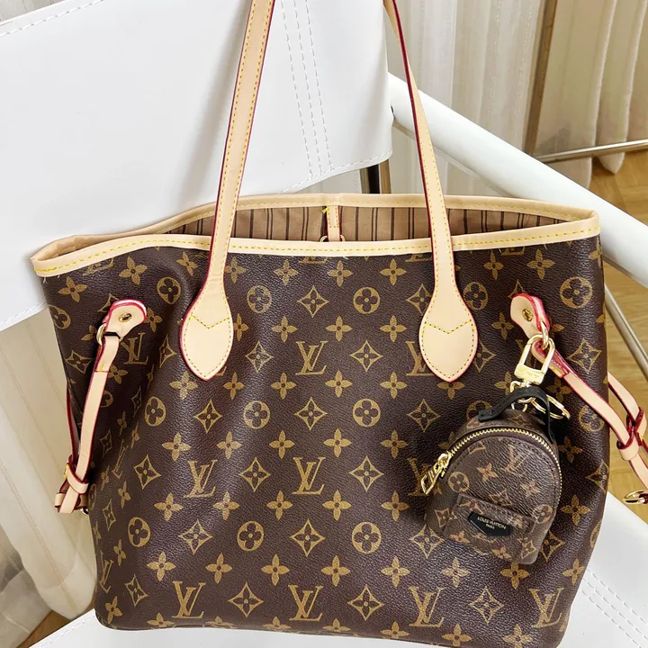 スーパーコピー ルイヴィトン キーホルダー