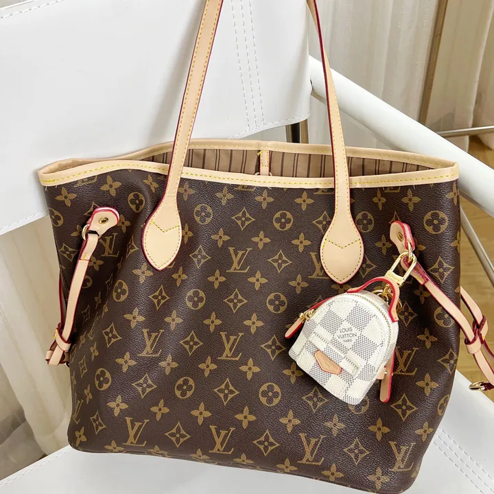 スーパーコピー ルイヴィトン キーホルダー