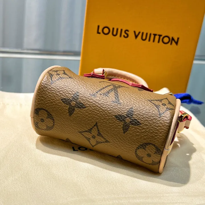 スーパーコピー ルイヴィトン キーホルダー