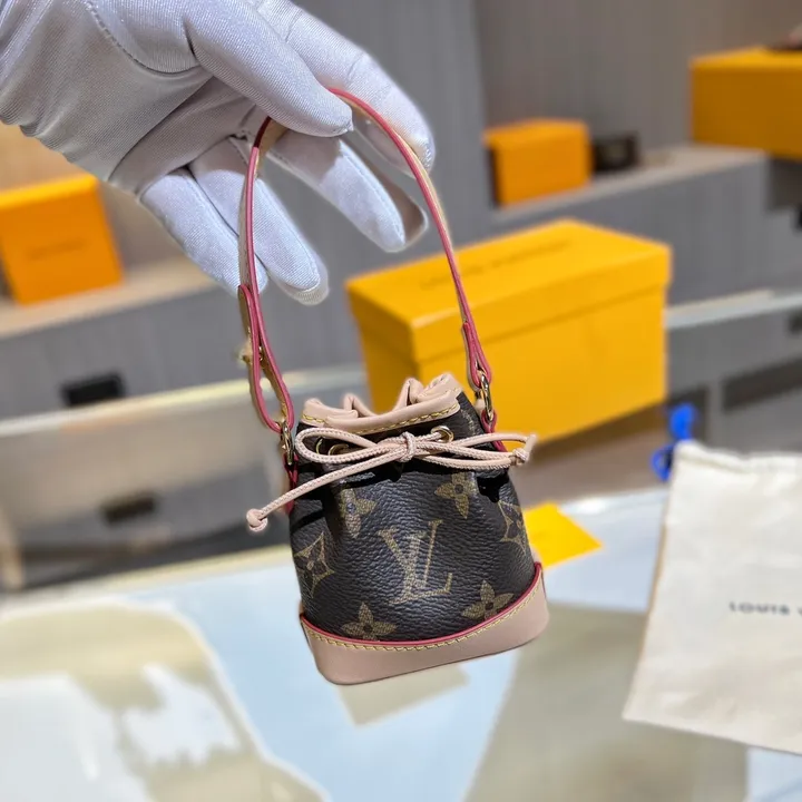 スーパーコピー ルイヴィトン キーホルダー