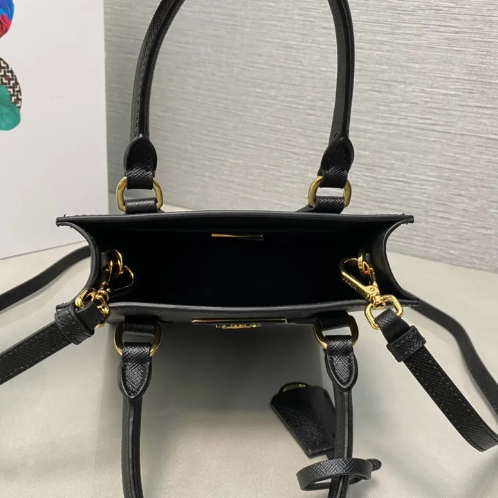 スーパーコピー プラダ キーホルダー