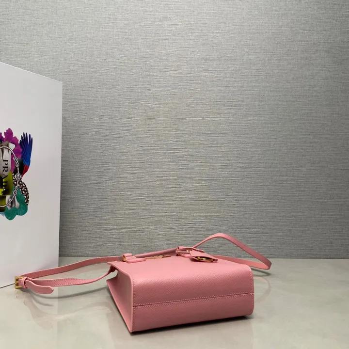 スーパーコピー プラダ キーホルダー