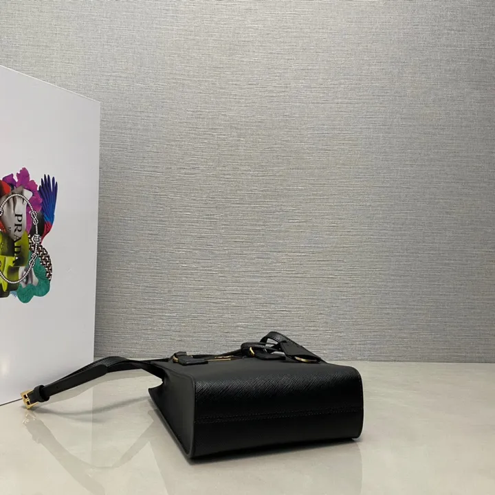 スーパーコピー プラダ キーホルダー