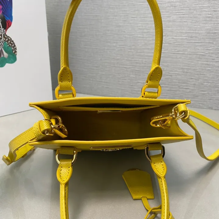 スーパーコピー プラダ キーホルダー