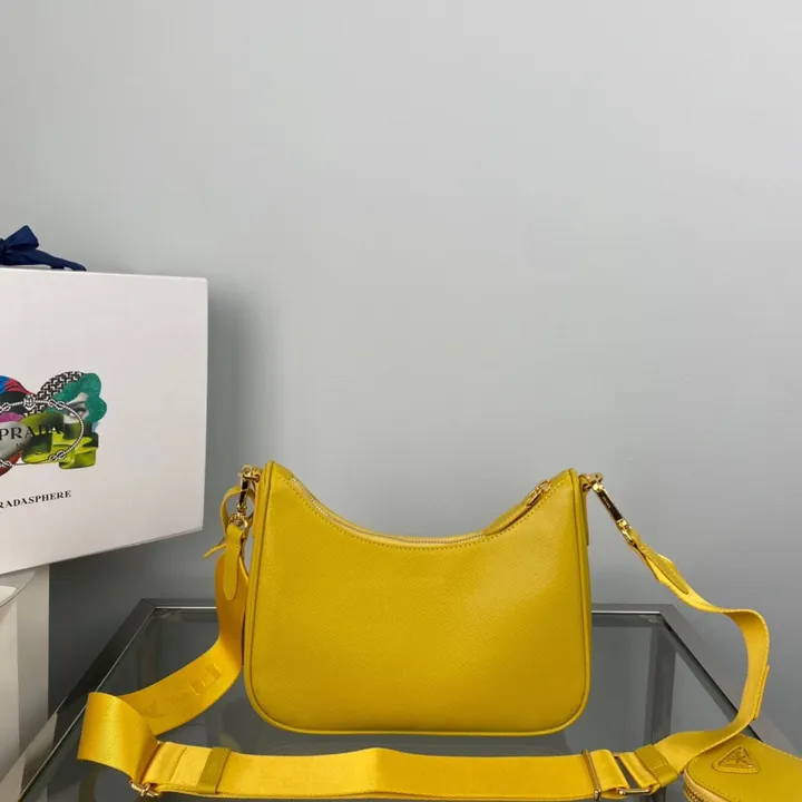 スーパーコピー プラダ キーホルダー