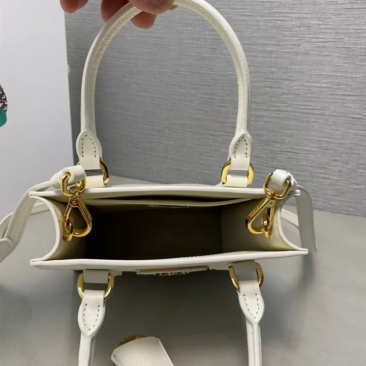 スーパーコピー プラダ キーホルダー