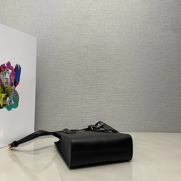 スーパーコピー プラダ キーホルダー