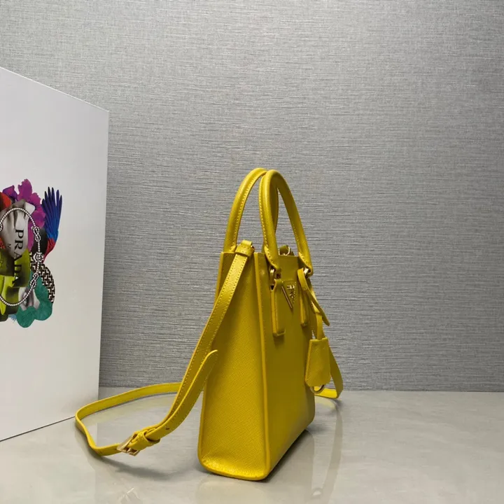 スーパーコピー プラダ キーホルダー