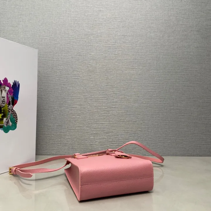 スーパーコピー プラダ キーホルダー