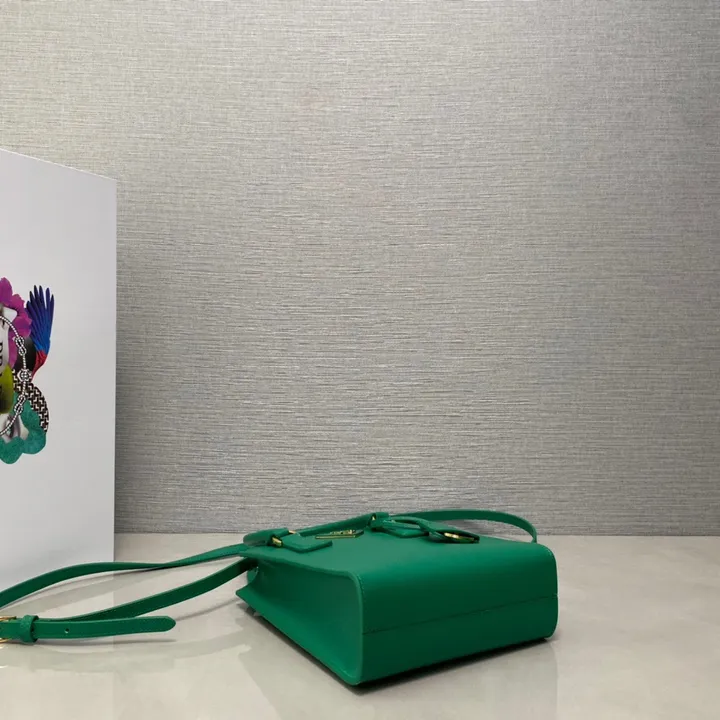 スーパーコピー プラダ キーホルダー