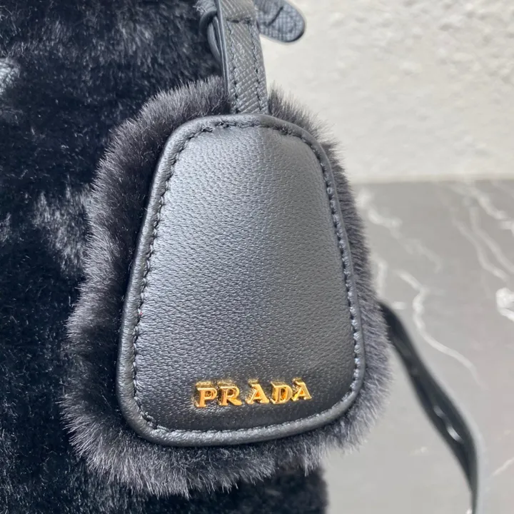 スーパーコピー プラダ キーホルダー