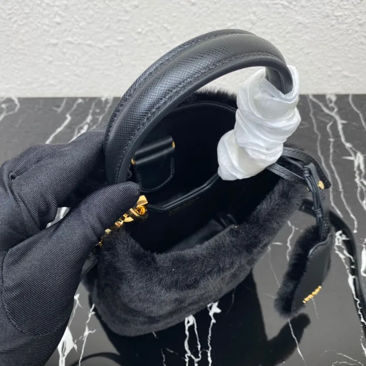 スーパーコピー プラダ キーホルダー