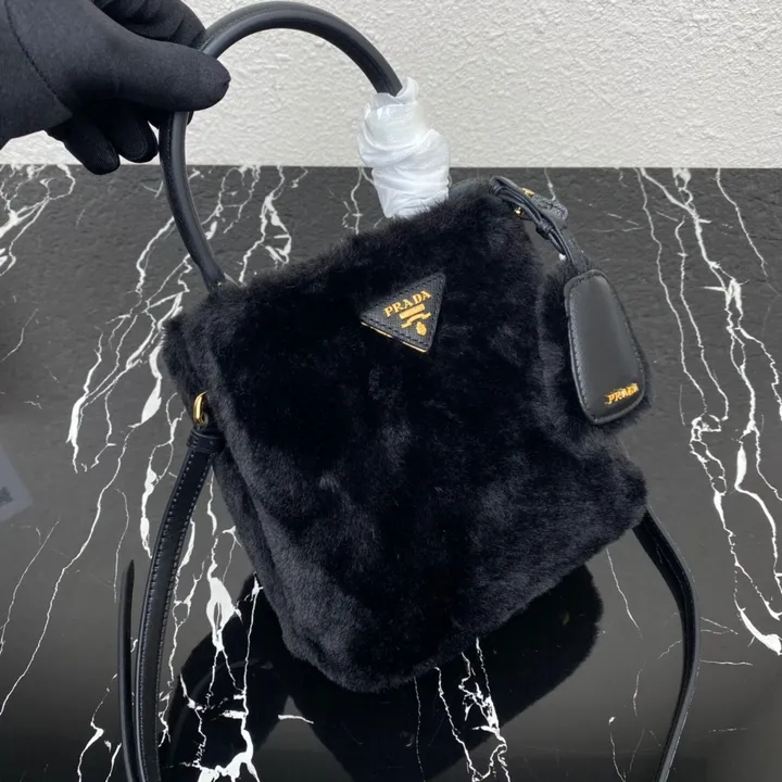 スーパーコピー プラダ キーホルダー