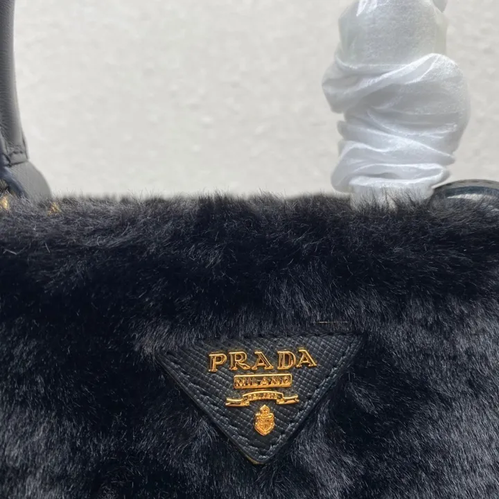 スーパーコピー プラダ キーホルダー