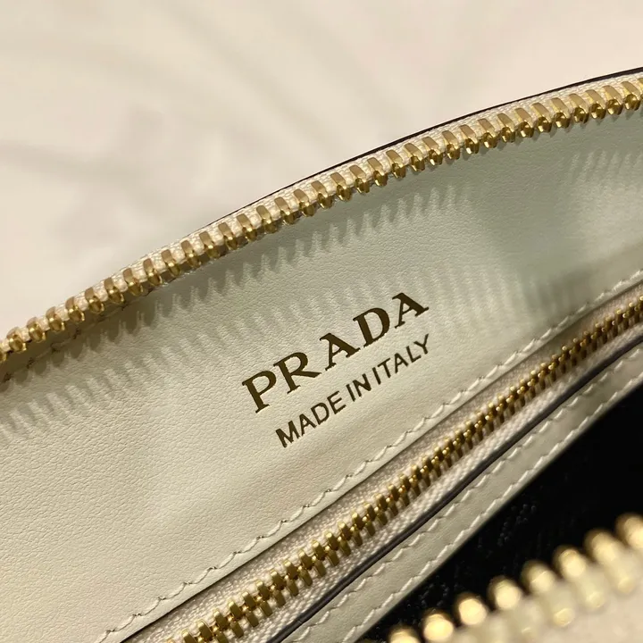 スーパーコピー プラダ キーホルダー