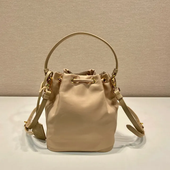 スーパーコピー バレンシアガ キーホルダー