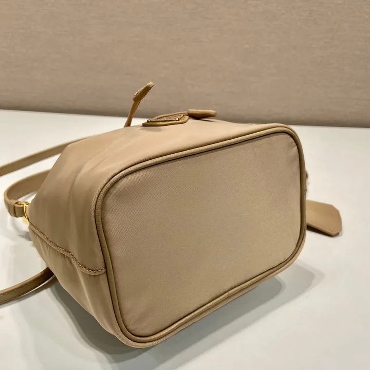 スーパーコピー バレンシアガ キーホルダー