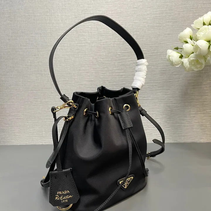 スーパーコピー プラダ キーホルダー