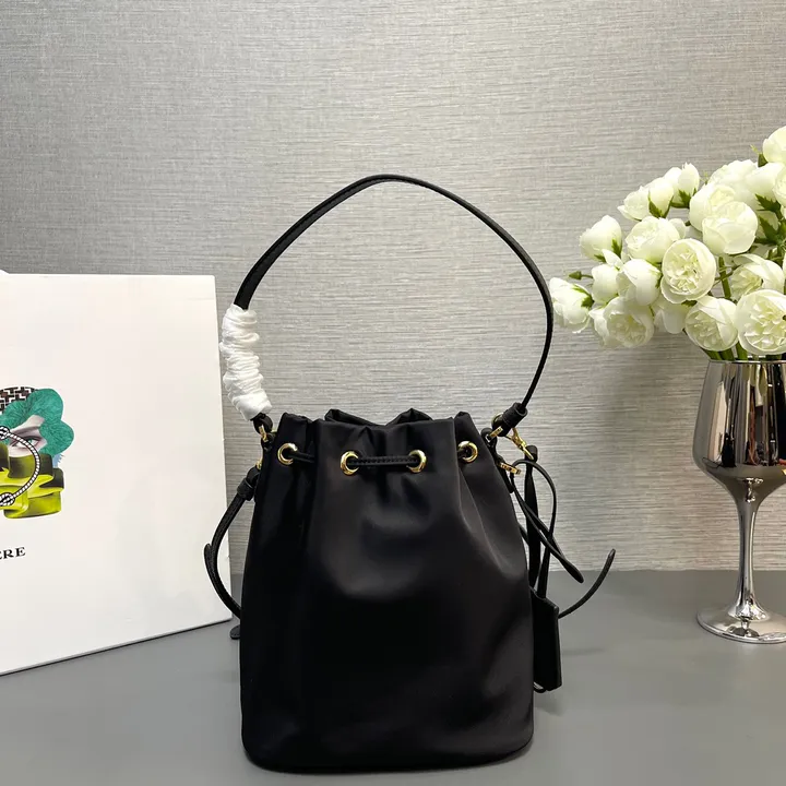 スーパーコピー プラダ キーホルダー