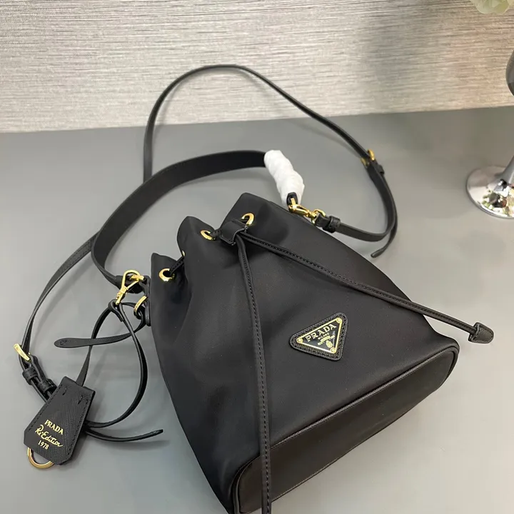 スーパーコピー プラダ キーホルダー