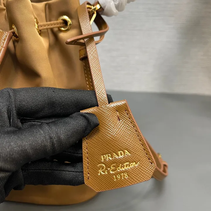 スーパーコピー プラダ キーホルダー