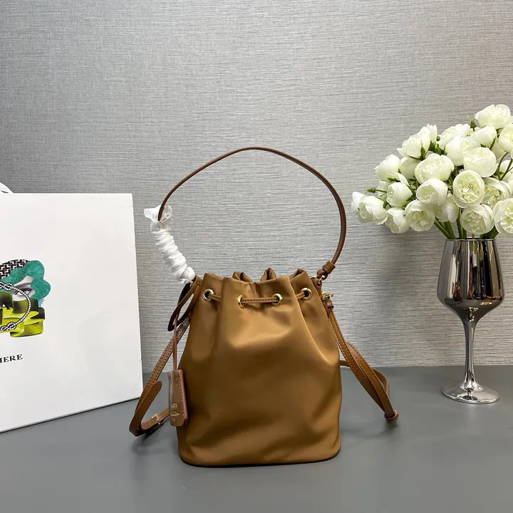 スーパーコピー プラダ キーホルダー