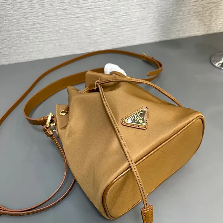 スーパーコピー プラダ キーホルダー