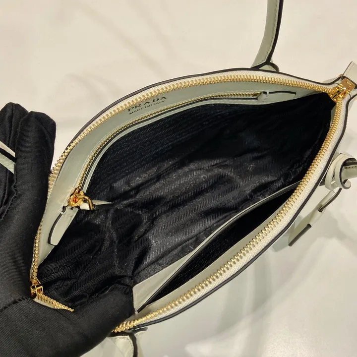 スーパーコピー プラダ キーホルダー