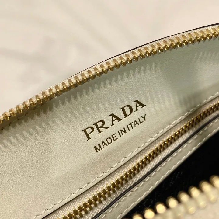 スーパーコピー プラダ キーホルダー