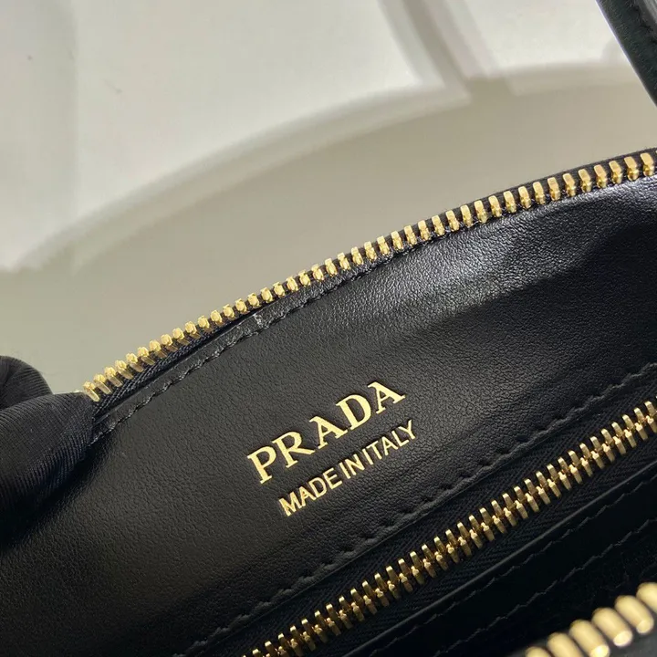 スーパーコピー プラダ キーホルダー