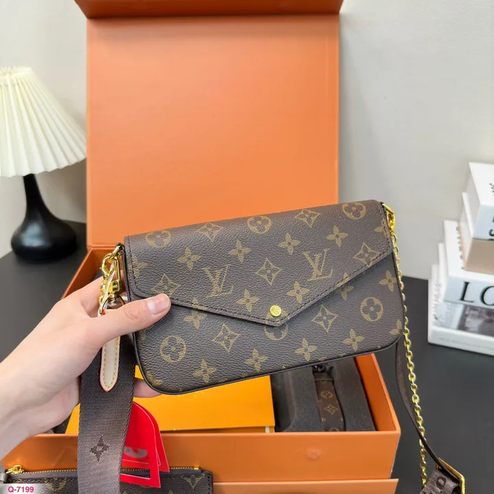 スーパーコピー ルイヴィトン キーホルダー