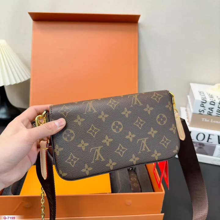 スーパーコピー ルイヴィトン キーホルダー