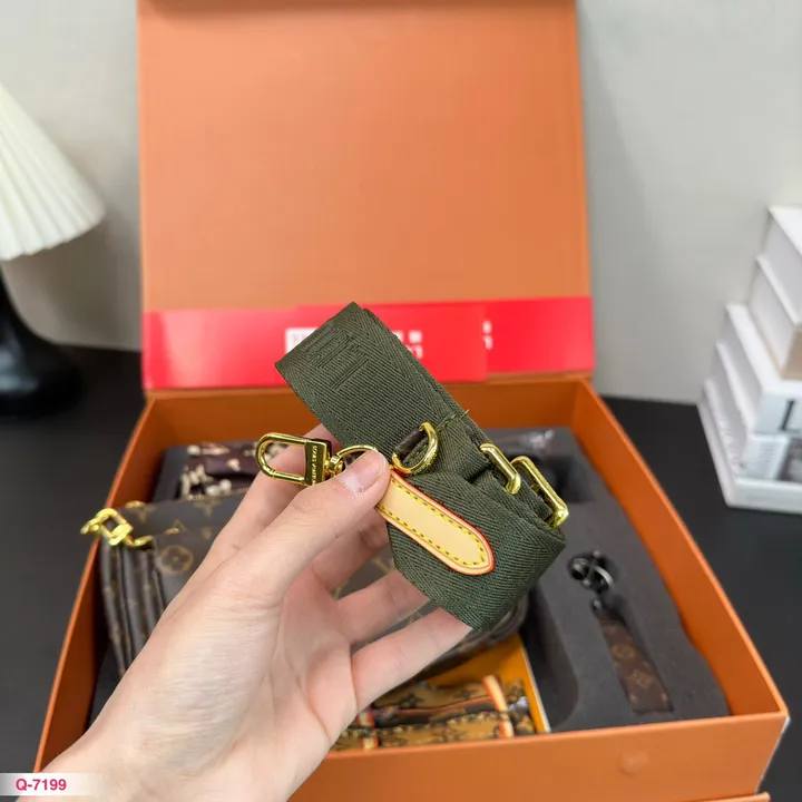 スーパーコピー ルイヴィトン キーホルダー