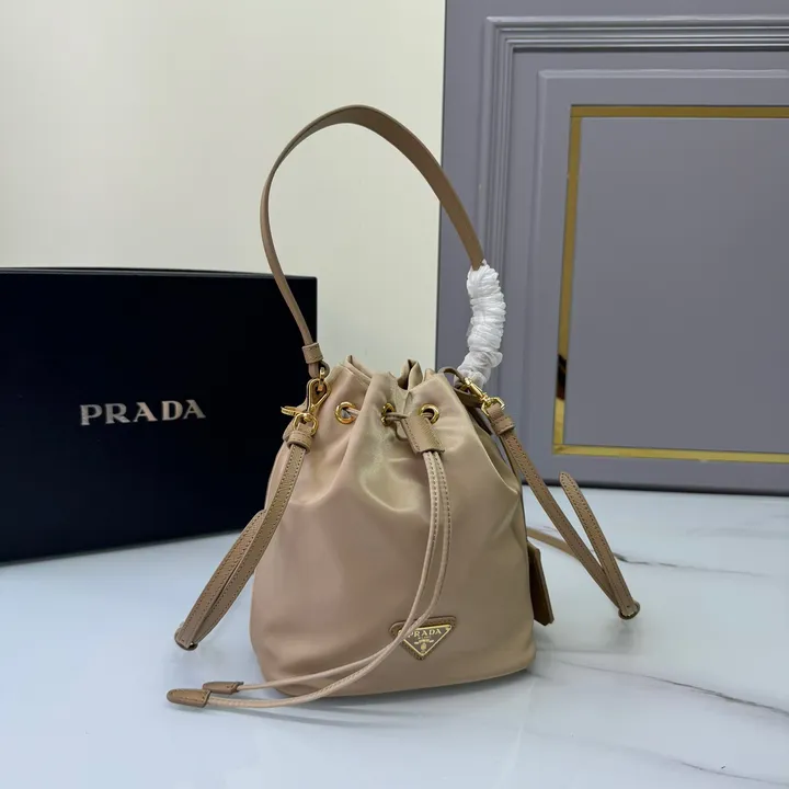 スーパーコピー プラダ キーホルダー