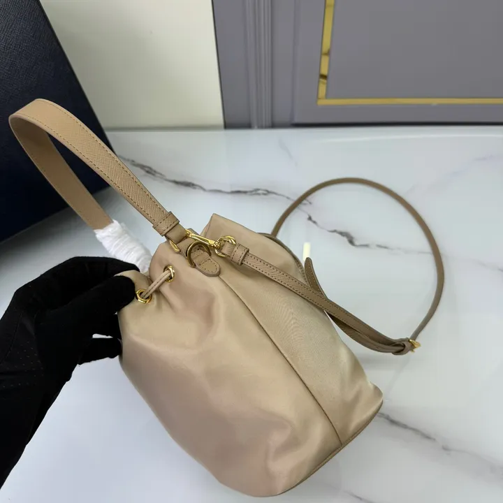 スーパーコピー プラダ キーホルダー