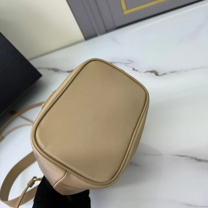 スーパーコピー プラダ キーホルダー