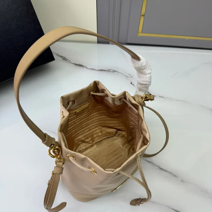 スーパーコピー プラダ キーホルダー