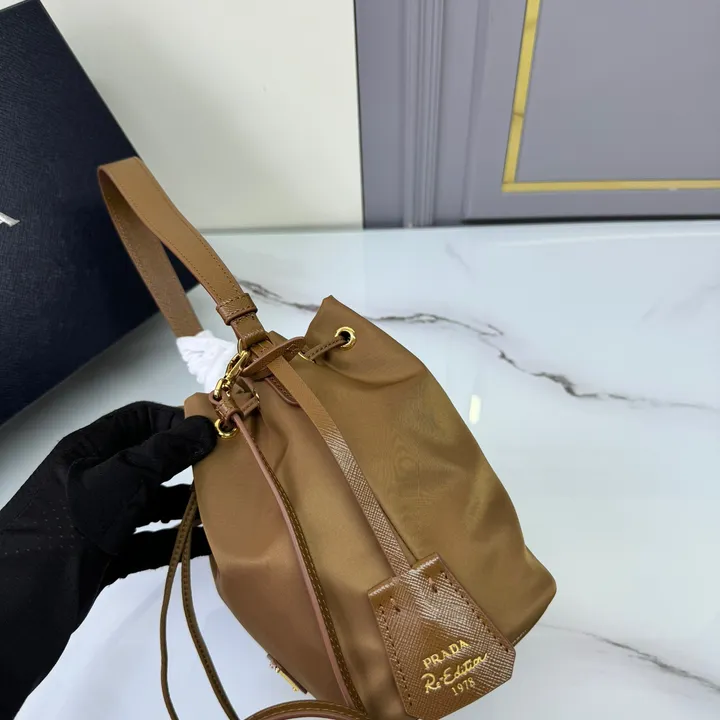 スーパーコピー プラダ キーホルダー