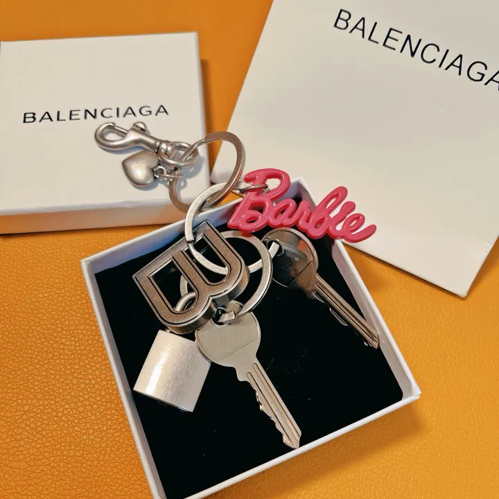 スーパーコピー バレンシアガ キーホルダー