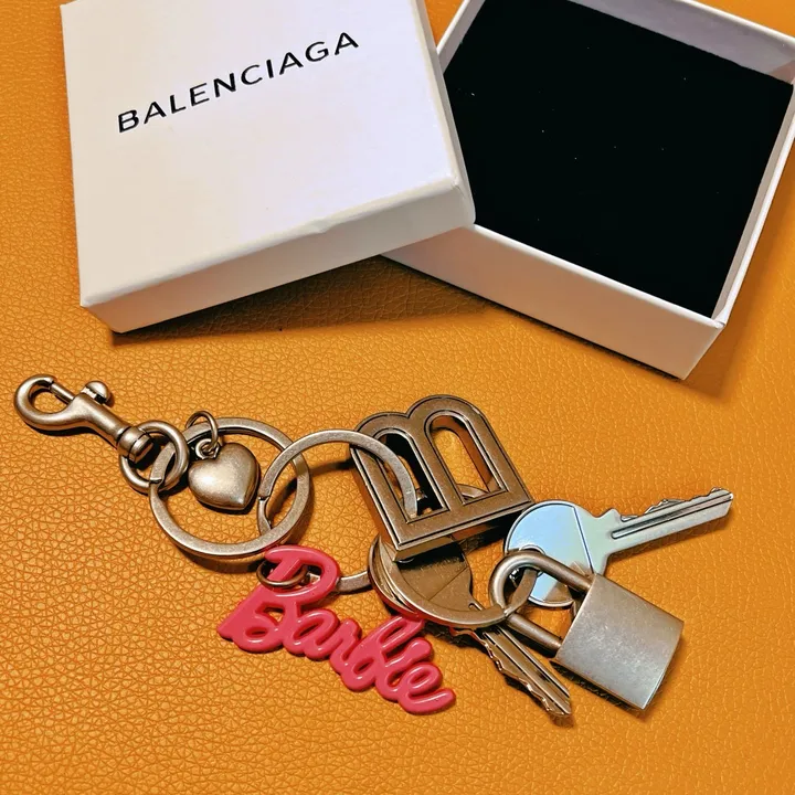 スーパーコピー バレンシアガ キーホルダー